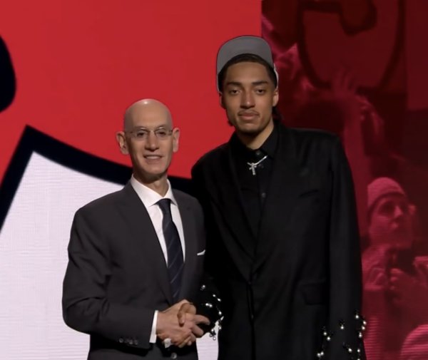 国客信配 2025NBA选秀大会：公牛队第12顺位选中法国前锋诺亚-埃森格
