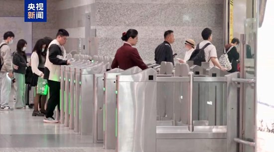 拾贝赢 明天起 上海地铁全网试点银行卡刷卡过闸