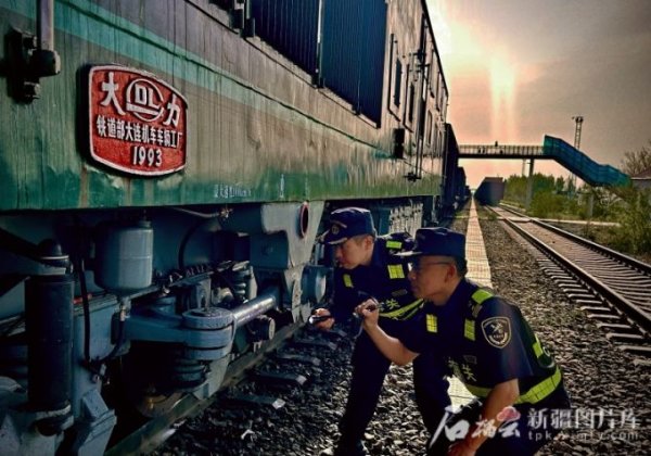 天弘优配 比去年提前42天 霍尔果斯口岸通行中欧（中亚）班列突破5000列